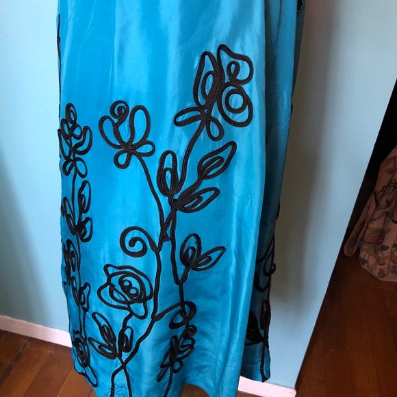 WD-NY silk skirt. Size 4 fixer upper. - Picture 6 of 13
